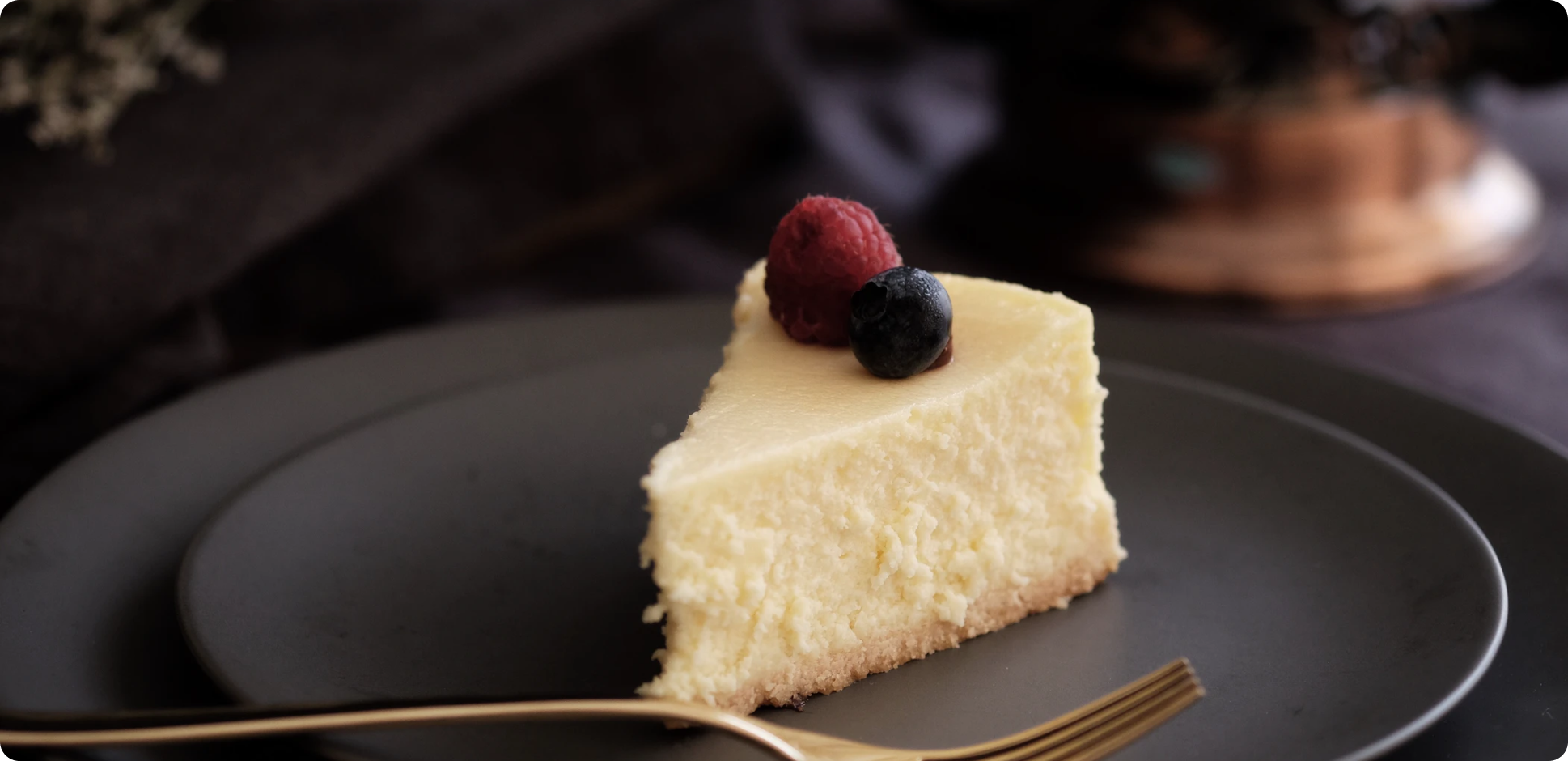 cheesecake on top of a plate